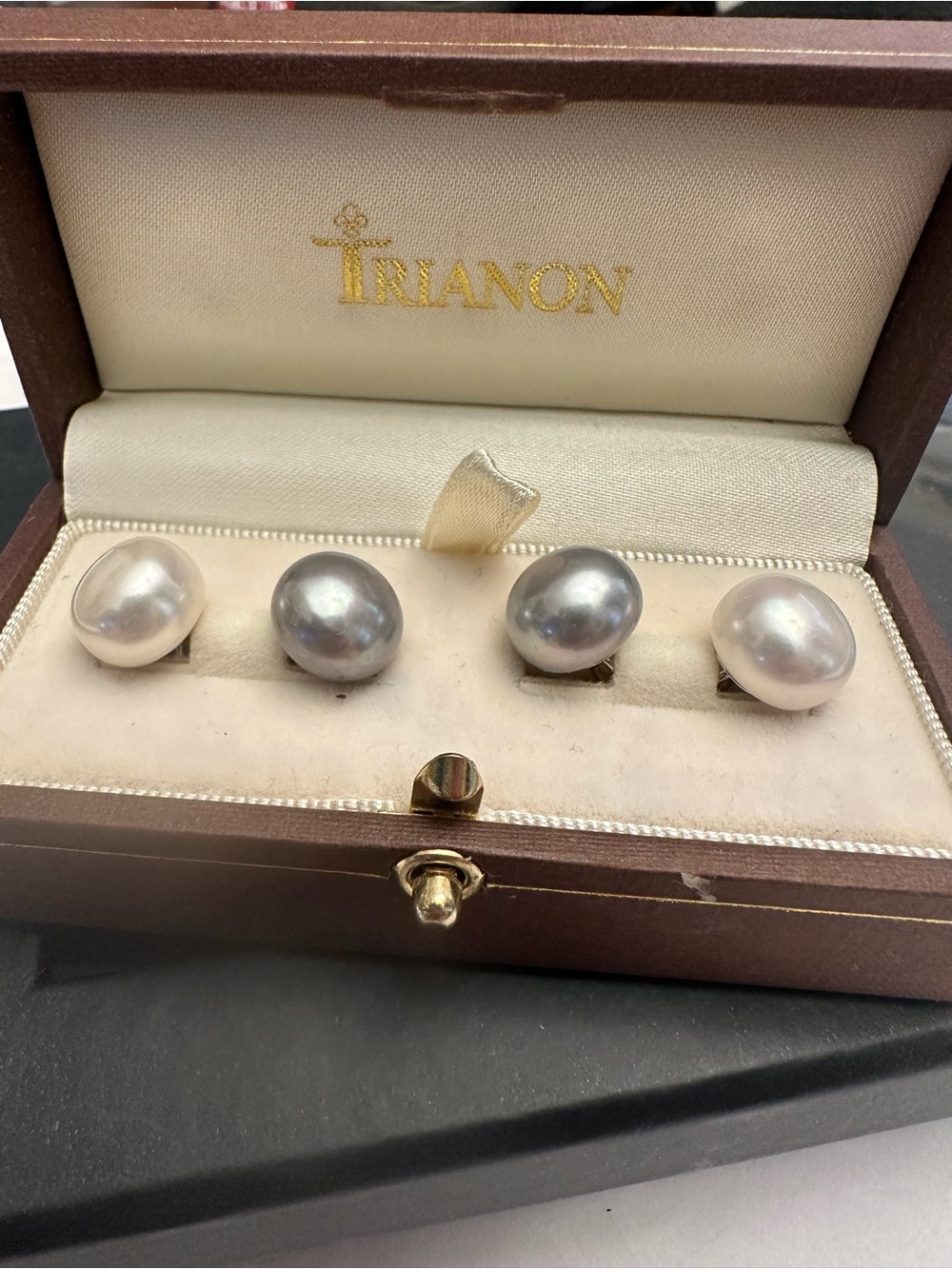 BNIB TRIANON PEARL AND 18K WHITE GOLD CUFFLINKS $2150